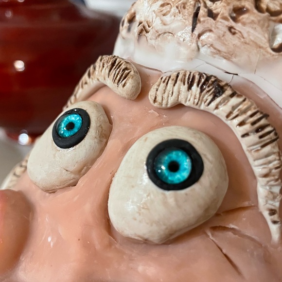 Santa Sculpture in natural gourd - Picture 7 of 8